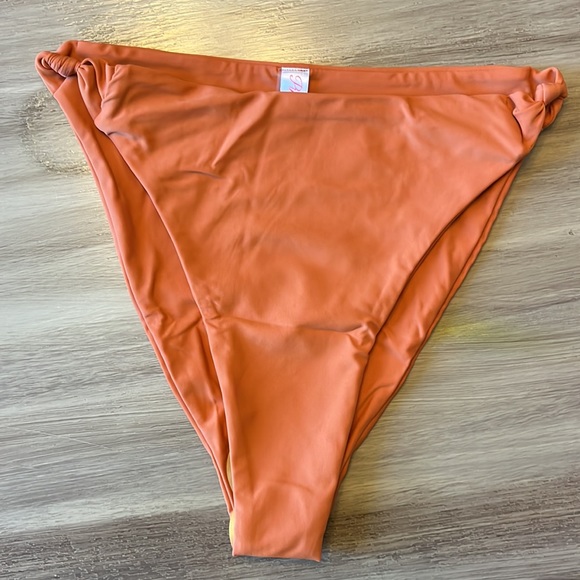 Pink lily bathing suit - Picture 6 of 10